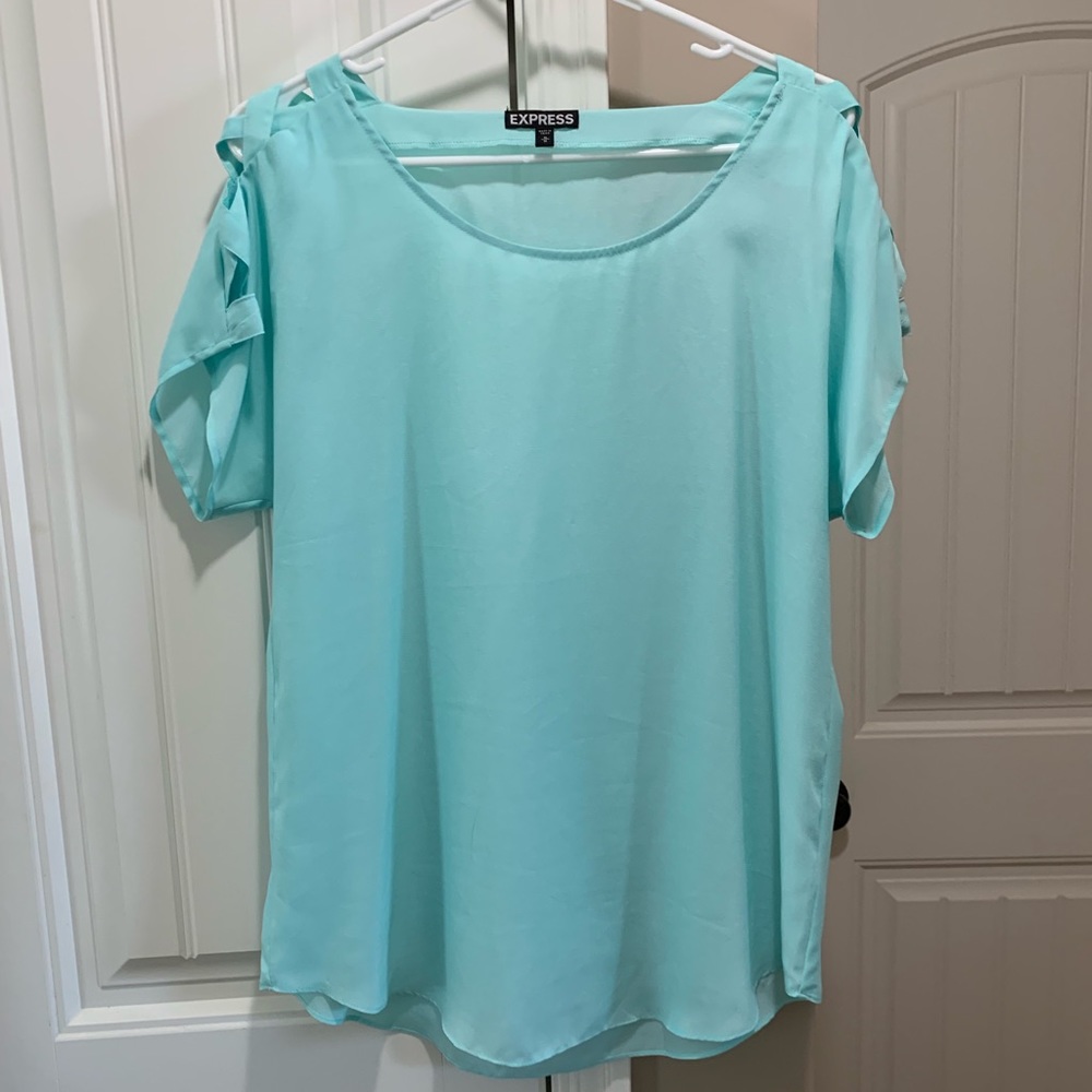 Express top with lattice shoulders! Size MD